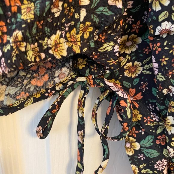 Elodie Womens Crop Top Black Floral Long Sleeve V Neck Drawstring Boho S NWT - Picture 7 of 7